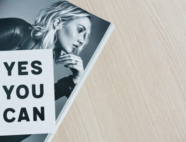 la scritta Yes You Can e una foto di Jennifer Lawrence